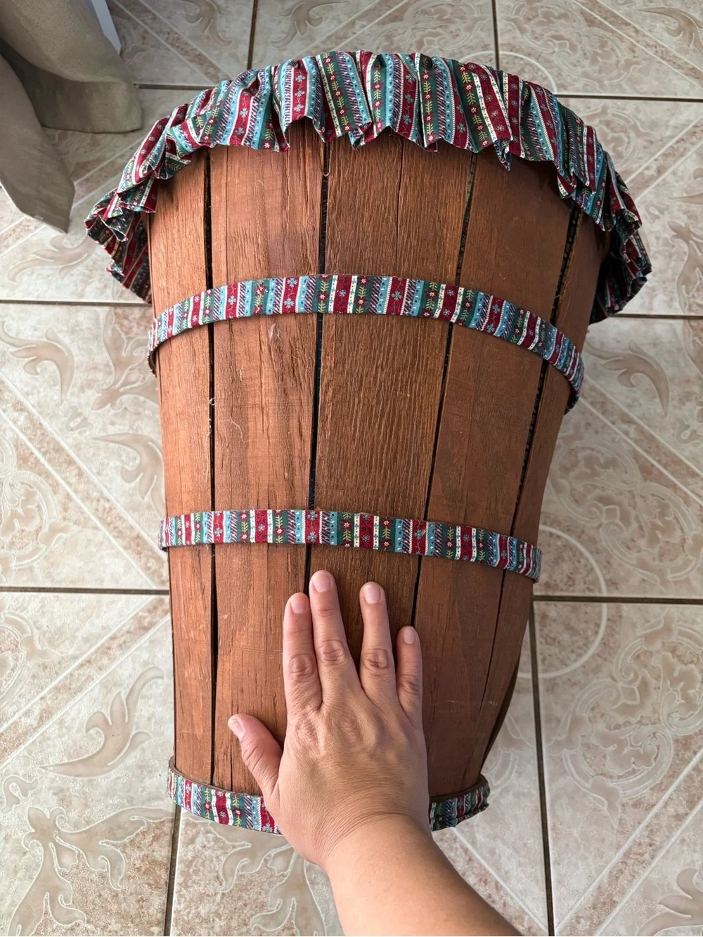 Vintage Wood Nail Keg Stool Quilted Seat Lace Ruffle Country Hamper Storage